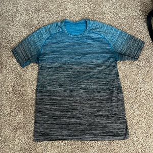 Size Large Lululemon Metal Vent Tech Shirt
